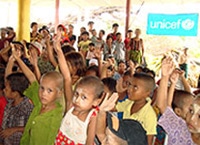 ミャンマーサイクロン　避難所の子どもたち
