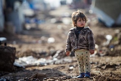 イラク北部に避難しているシリア難民の女の子