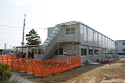 2011年11月、みなさまのご支援で完成した、三宝保育園のプレハブ園舎。