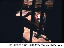 （C)UNICEF/HQ01-010402e/Donna DeCesare