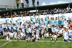 子どもたちと代表選手。