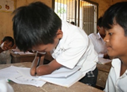 カンボジア 地雷被害を受けた子どもたちを支える日本の支援 日本ユニセフ協会 世界の子どもたち