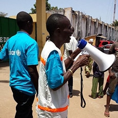 ユニセフはコナクリで啓発活動を実施。