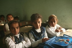 イラク西部・アンバールの学校に通う子どもたち