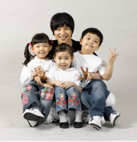 韓国俳優のウォンビン氏と子どもたち