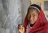 ニジェールでは、小学校就学年齢である女子の3分の1しか学校へ通っていない。中等学校へ進学するのは、わずか6パーセント。