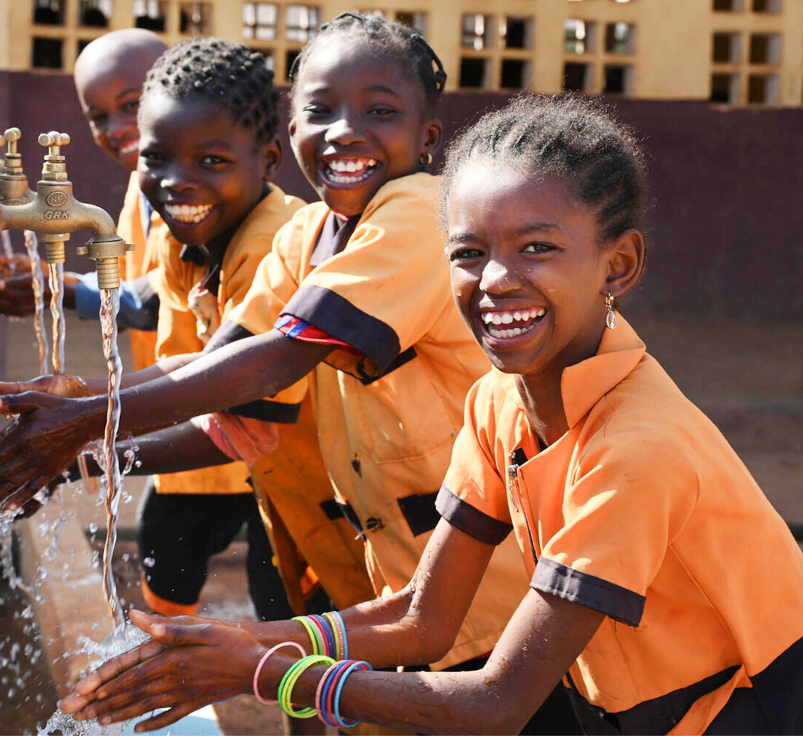給水所設置で教育への扉が開く