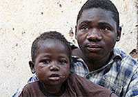 チマミケくん（15歳）、弟のブレッシングくん（5歳）