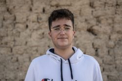 アルメリア県の高校に通う、17歳の気候活動家のフアンさん。自分の住む町のゴミ拾いをするボランティア団体を立ち上げようとしていたが、COVID-19の影響で実行できないでいる。(スペイン、2020年11月撮影)