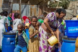 シャイアの学校に避難する国内避難民の人々に届いた、ユニセフの水と衛生物資。(2021年2月6日撮影)