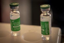 首都バマコの大学病院に届いたCOVID-19ワクチン。(マリ、2021年3月31日撮影)