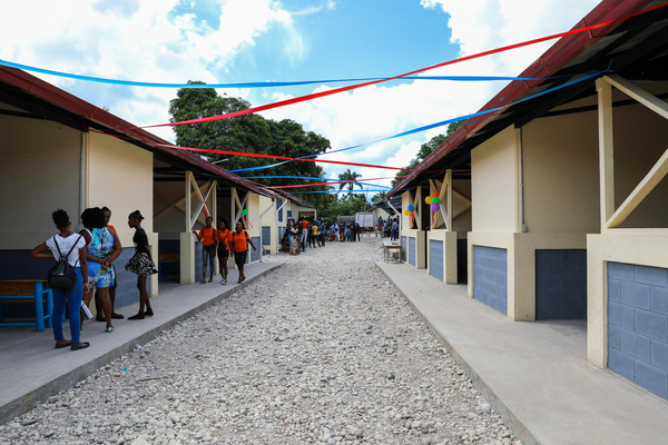 地震によって壊れた学校の再建が終わり、完成した新しい学校。(ハイチ、2022年6月撮影)