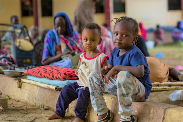 マダニまで逃れてきた国内避難民の子どもたち。(スーダン、6月3日撮影)