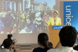 歌手のMISIAさんをゲストとしてお迎えし、開催した報道ブリーフィングの様子