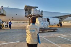 ベニナ空港に届いた、医療キット、浄水タブレット、高性能テントなどのユニセフの支援物資。(リビア、2023年9月16日撮影)