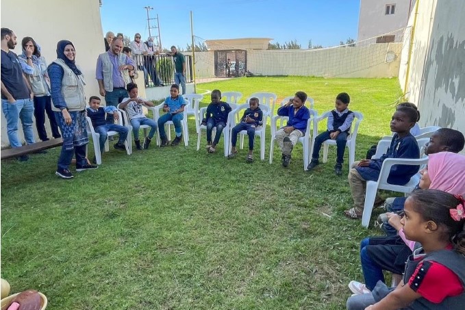 ベンカジで行われた、ユニセフの公衆衛生の啓発活動に参加する避難民の子どもたち。(リビア、2023年10月撮影)