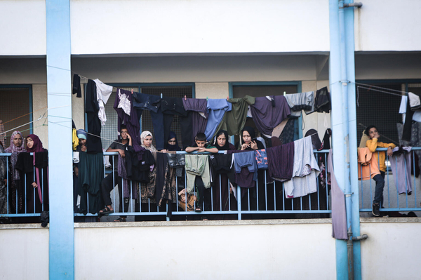ラファの学校で避難生活を送る人たち。(ガザ地区、2023年11月2日撮影)