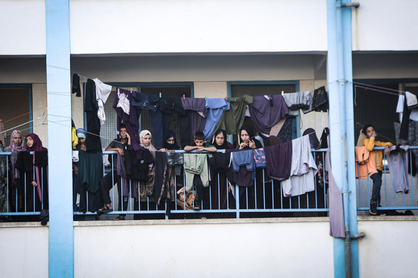 ラファの学校で避難生活を送る人たち。(ガザ地区、2023年11月2日撮影)