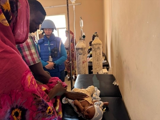 周辺で唯一機能しているAlbululuk小児病院に入院する子ども。オムドゥルマンなど3地域の住民が診療を求めてやって来る。 (スーダン、2024年3月5日撮影)