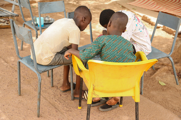 モプティのセンターでは、紛争の影響を受けた子どもへの心理社会的支援や、武装グループと関わりがあった子どもの社会復帰を目指す支援などのサービスを提供している。(マリ、2024年4月12日撮影)