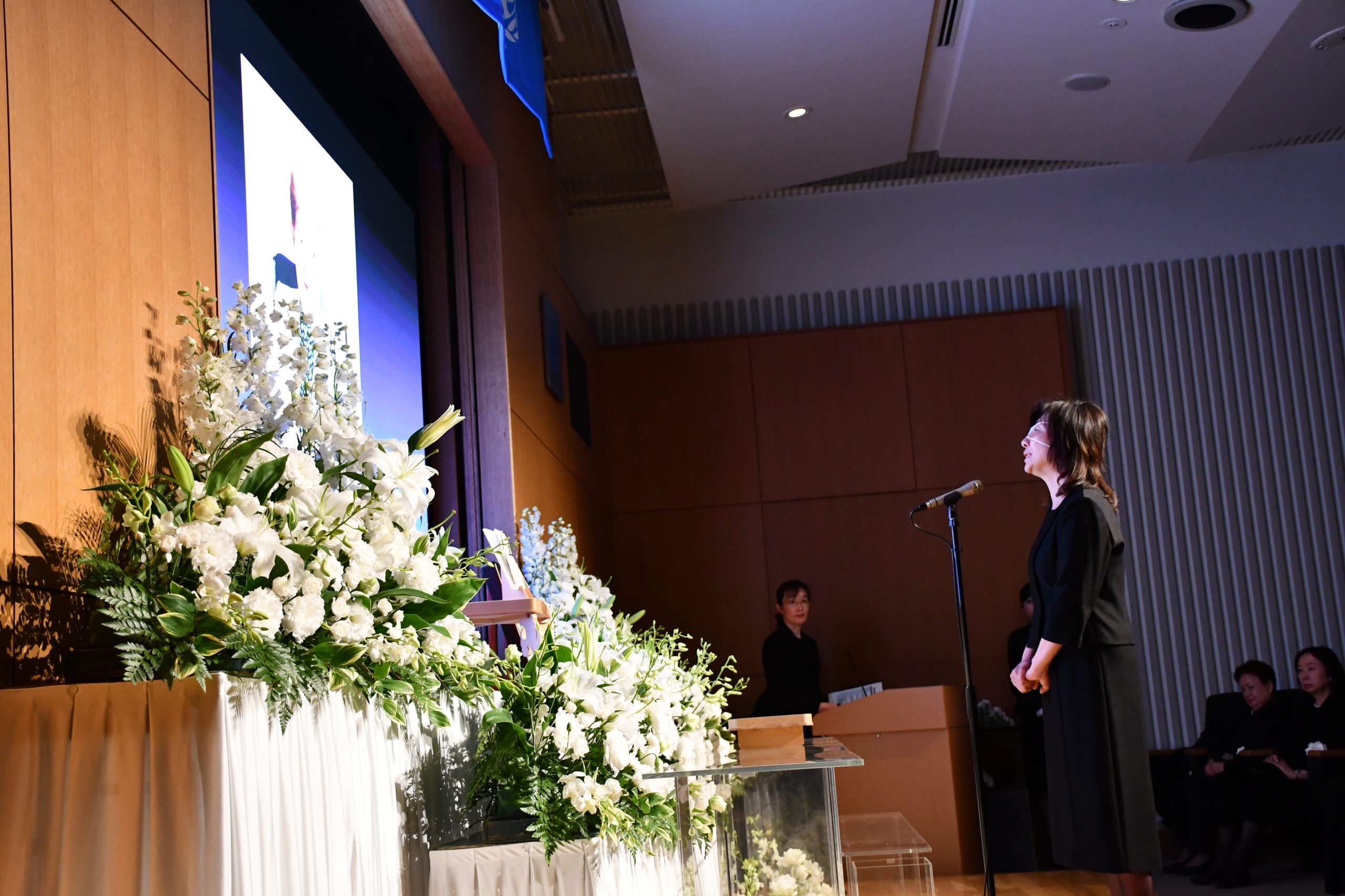 お別れの挨拶を贈られる野田聖子ユニセフ議連会長