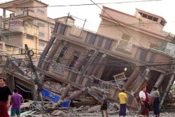 震源地のミャンマー中部マンダレー地域の倒壊した建物(ミャンマー、2025年3月28日撮影)