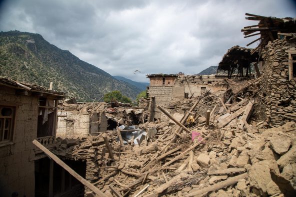 クナール県の村で、地震により多くの家屋が倒壊した様子(アフガニスタン、2025年9月2日撮影)
