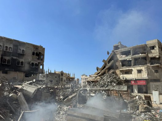 爆撃を受け、建物が倒壊したガザ市内の様子（パレスチナ、2025年10月2日撮影）