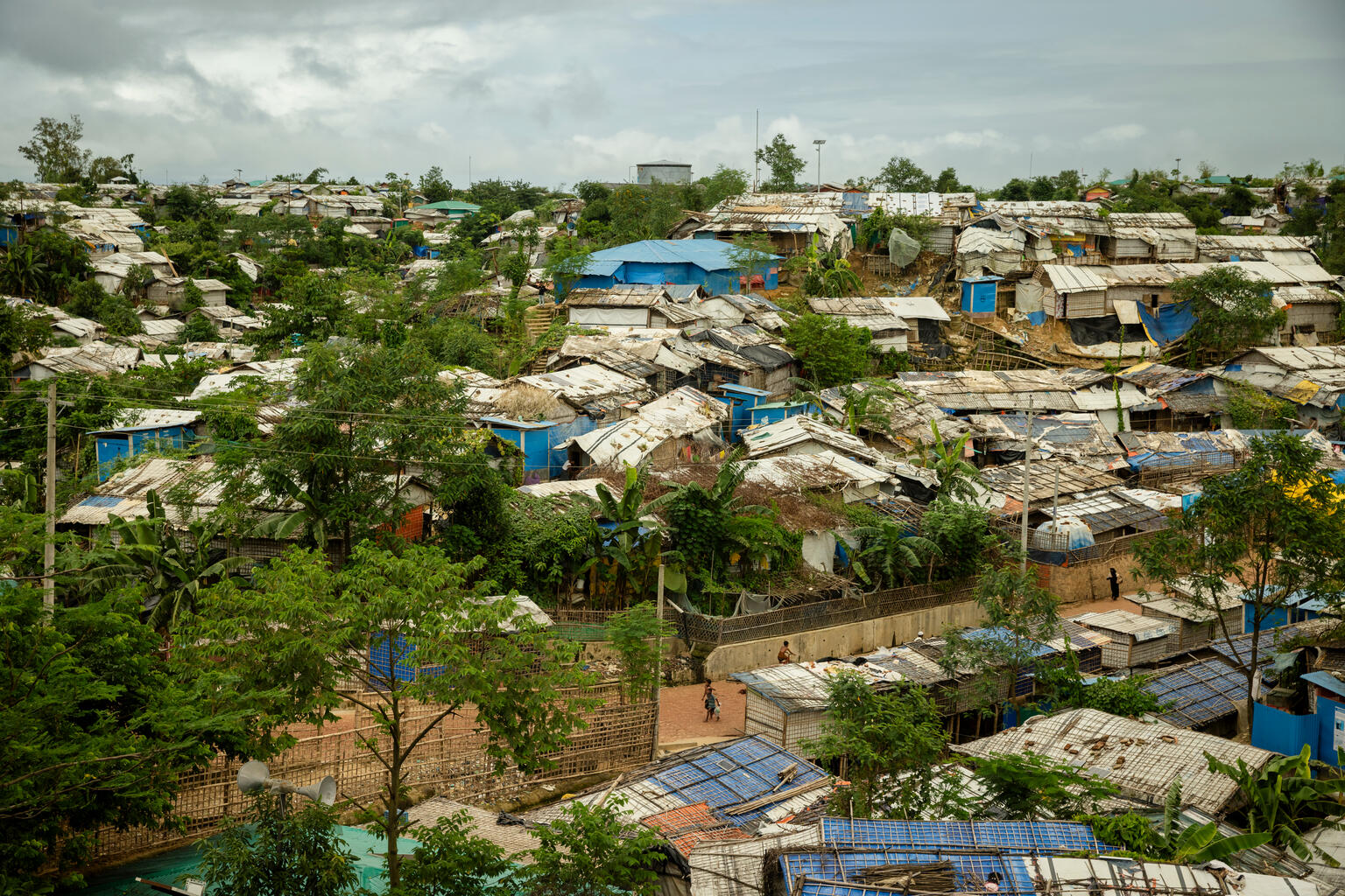コックスバザールにあるロヒンギャ難民キャンプ。50万人以上の子どもを含む100万人以上が暮らしている(バングラデシュ、2024年7月16日撮影)