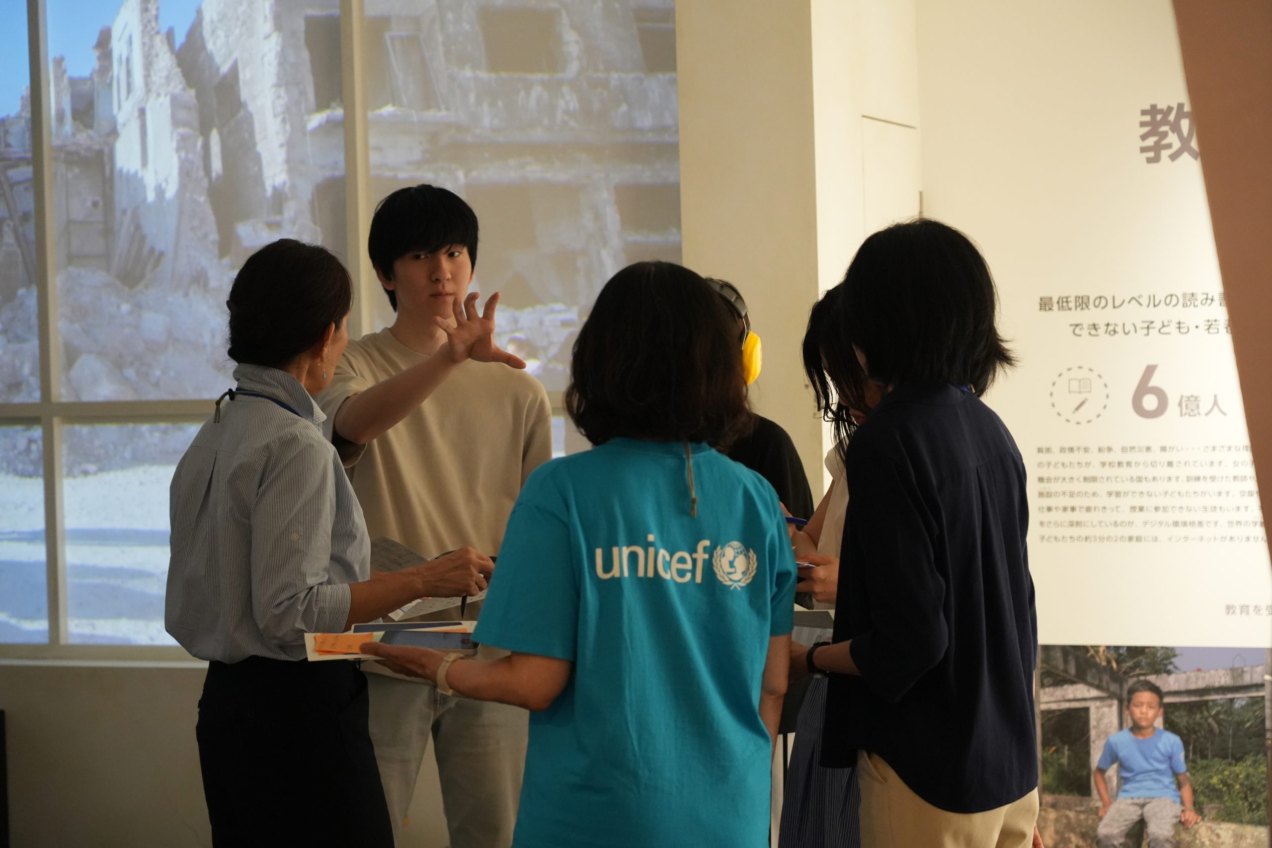 聴覚障がいのある方を招いてのワークショップの様子