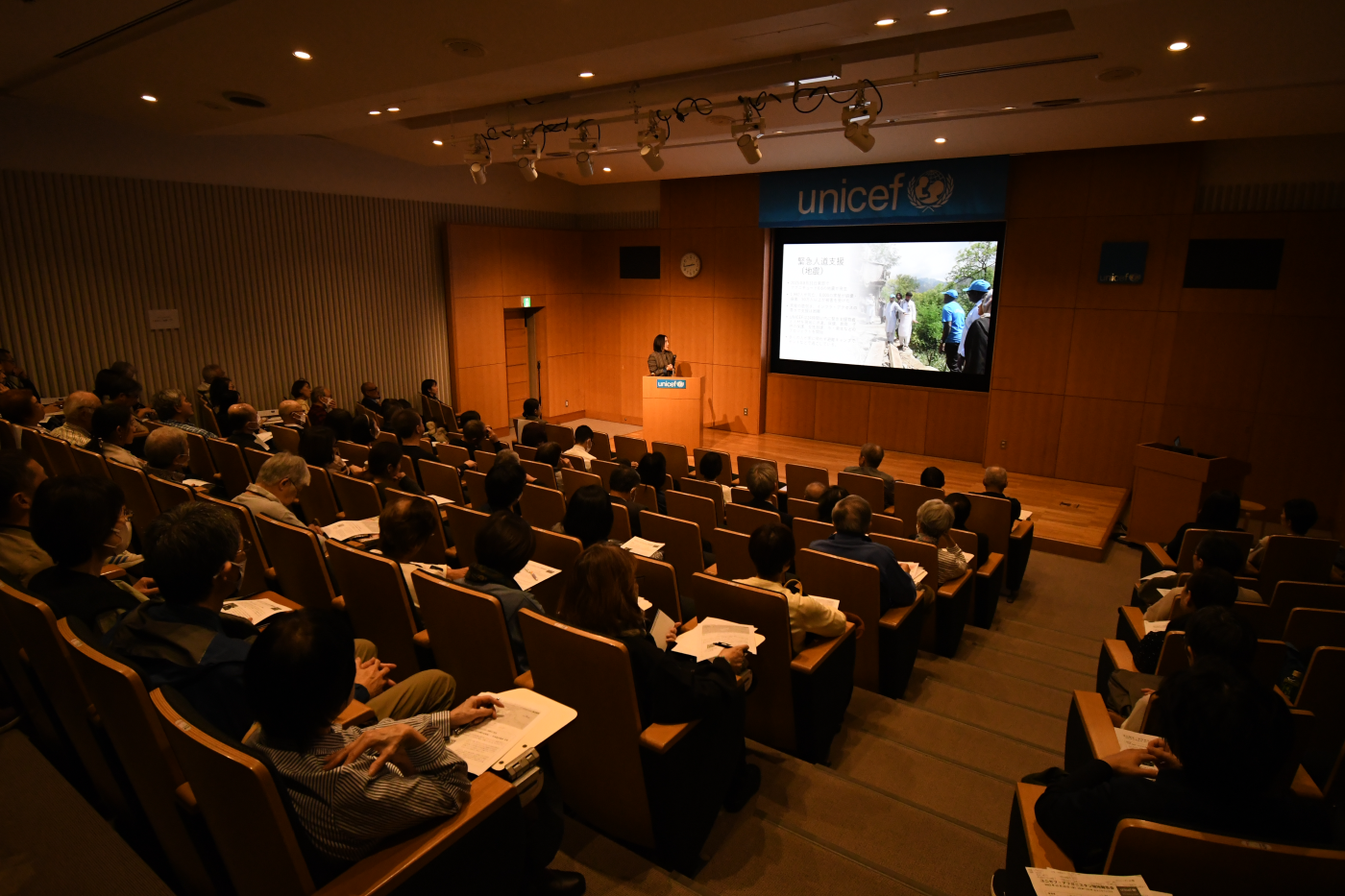 報告会の会場の様子