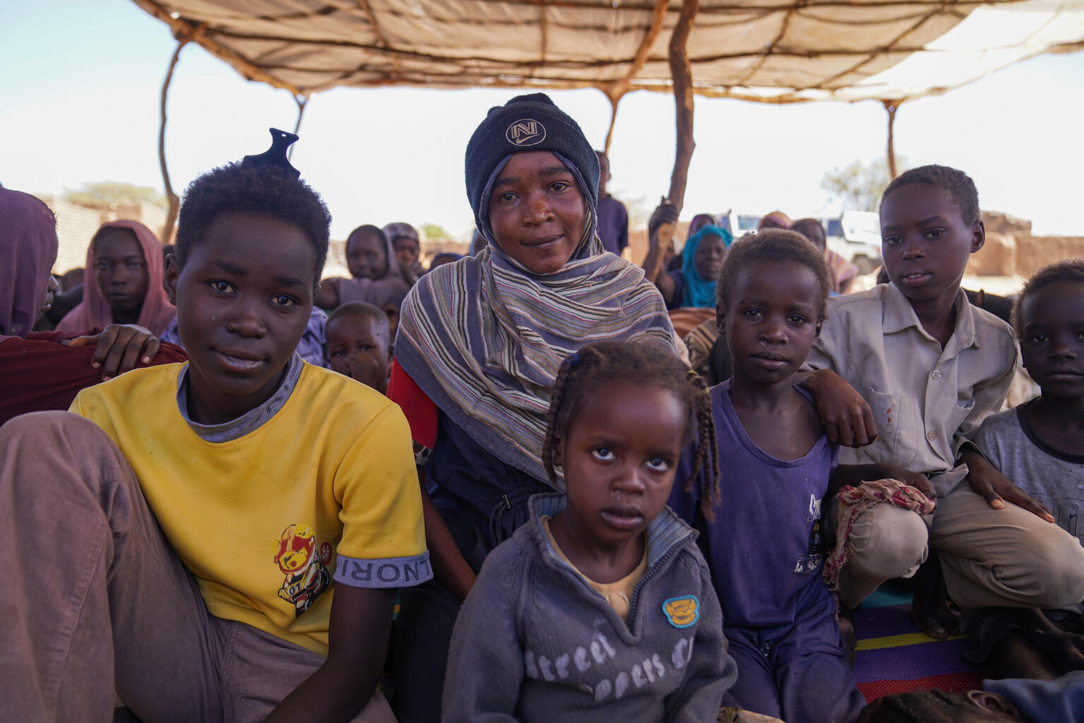 北ダルフール州エル・ファーシルから、タウィラの避難民キャンプまで逃れてきた家族（スーダン、2026年1月18 日撮影）