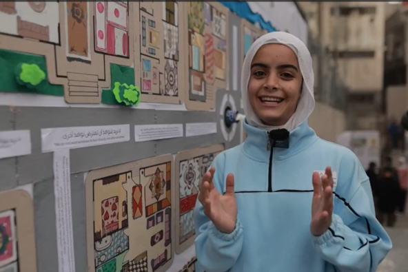 避難生活を送る14歳のシャサさんは、住みたい理想の家を絵に描いたことで希望が持てるようになった（パレスチナ、2026年2月23日撮影）