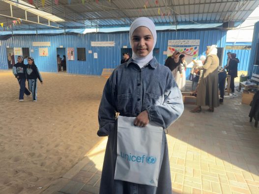 デルバラハの仮設学習センターに通う15歳のハラさんは「将来は薬剤師になりたい」と話す（パレスチナ、2026年1月31日撮影）