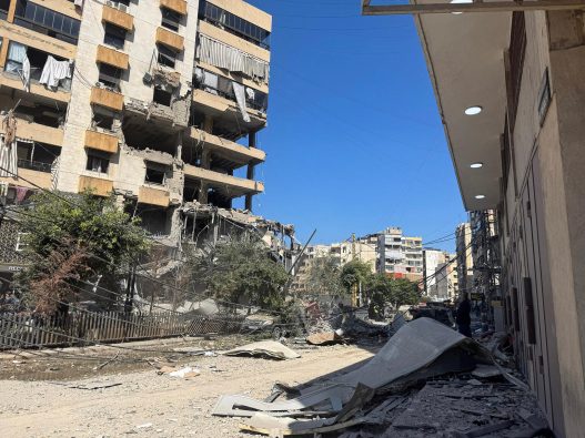 ベイルート南部にある街、ハーレト・フレイクの様子。3月2日に空爆を受け、多くの建物が損傷し、深刻な被害を受けた（レバノン、2026年3月2日撮影）