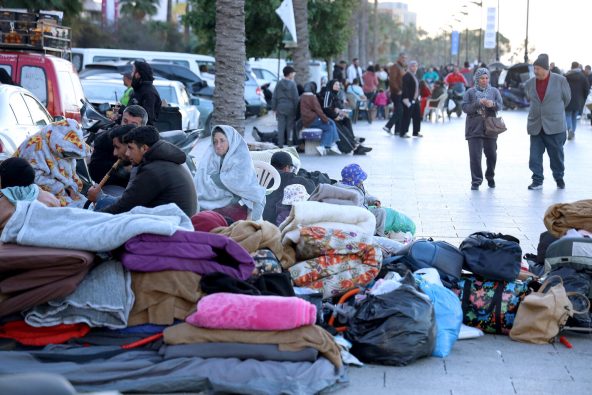 レバノン各地で発令された避難警告を受け、多くの家族が安全を求めて避難を開始している（レバノン、2026年3月5日撮影）