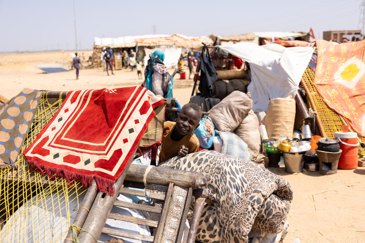 白ナイル州にある国内避難民キャンプで、コルドファン州から避難してきた家族が寝起きする仮設の住まいの様子（スーダン、2026年2月15日撮影）