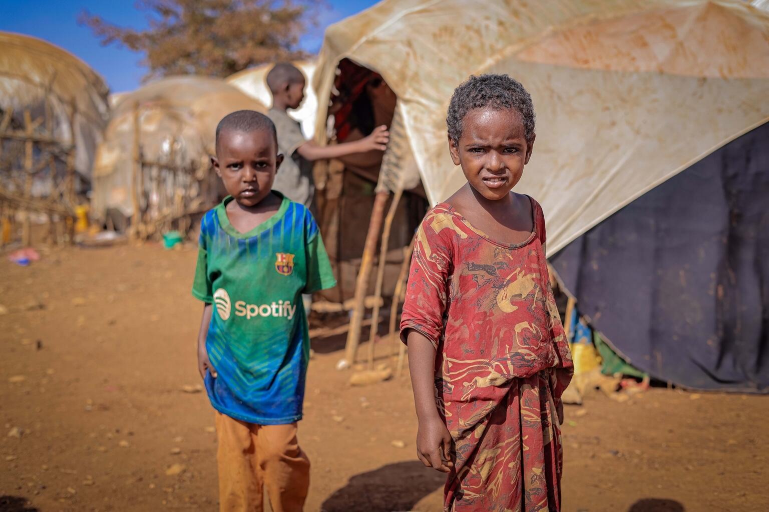 干ばつにより、自宅を離れて避難生活を送る子どもたち（ソマリア、2026年3月2日撮影）