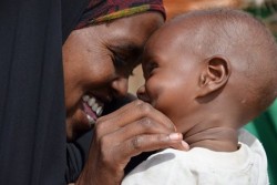 ソマリアの親子。