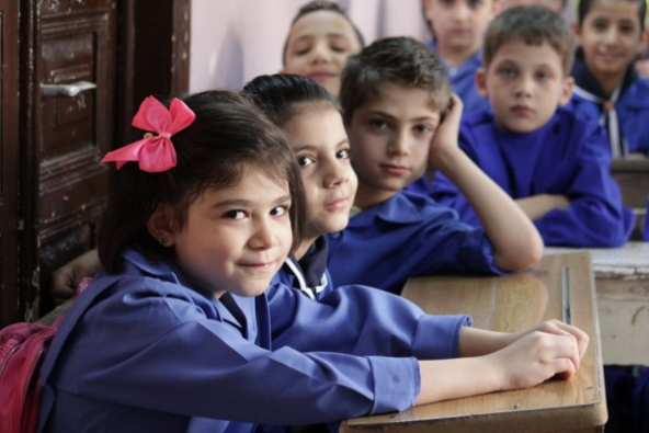 ダマスカスの学校が再開され、登校した4年生の児童たち。
