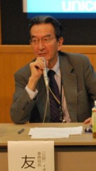 店舗という「場」を生かし地域社会と連携した次世代育成の取り組みを紹介するイオン1%クラブ友村氏