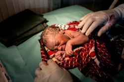 ユニセフが支援する診療所で生まれた赤ちゃん。（南スーダン）