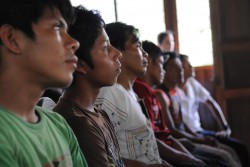 HIV/エイズに関する知識向上のためのワークショップに参加する若者たち（ペルー）