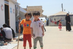 家を追われモスクで避難生活を送る子どもたち。（シリア・アレッポ市　2016年8月撮影）　※本文との直接の関係はありません。
