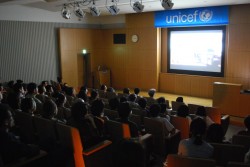 定員を遥かに上回る多くのお申込をいただいたため2回目の上映会を13日に実施いたしましたが、それでも多くの方々のご希望に沿うことができませんでした。