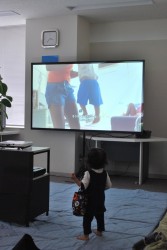 小さなお子さまとご一緒に参加された方々も多くいらっしゃったため、メインの上映会場とは別に、周囲に気兼ねすることなくお子さまと一緒に映画を鑑賞いただける「親子ルーム」も用意いたしました。