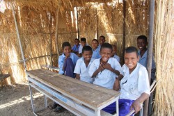 ユニセフが支援する学校に通うスーダンの男の子たち（※本文と直接の関係はありません）