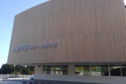 9月に完成、共用が始まった町立大槌学園の新校舎。使用した木材の約8割は町内産。
