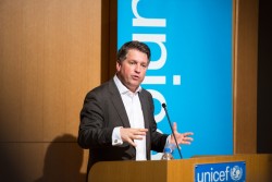 ユニセフ事務局次長のジャスティン・フォーサイス