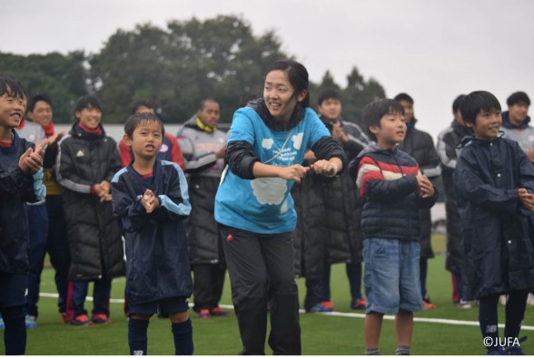 学生幹事のリードで覚えた手洗いダンスを披露します。ちゃんとできるかな？